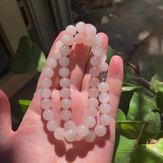 冰底藕粉和田玉项链这样搭更显白✨